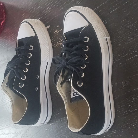 Platform low classic chuck taylors  size 6 womens - Picture 3 of 5